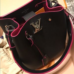 Louis Vuitton Lockme Bucket